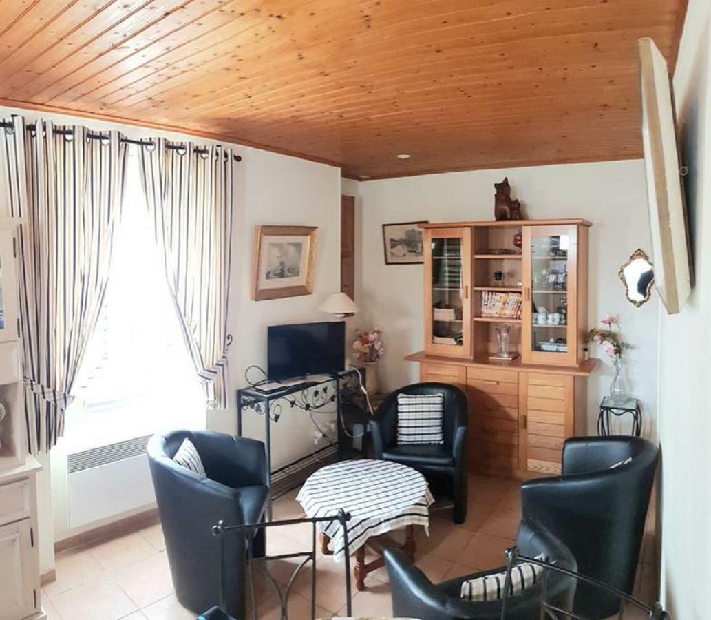 Maison Des Lys Жонзак Экстерьер фото