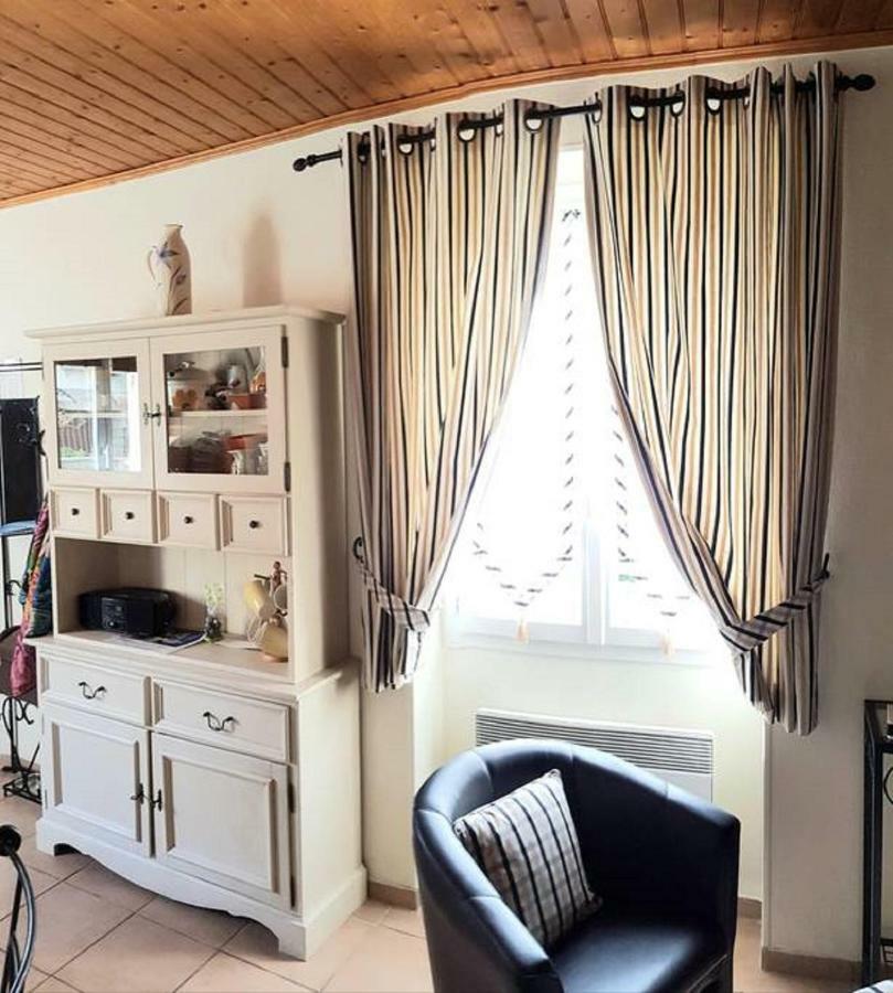 Maison Des Lys Жонзак Экстерьер фото
